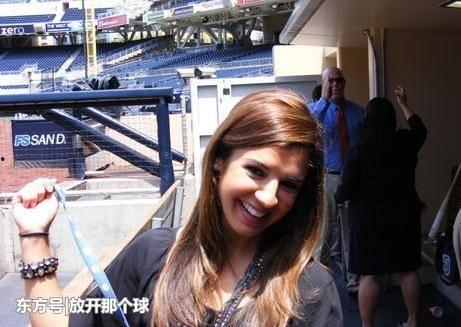 美女记者吃瓜爆料